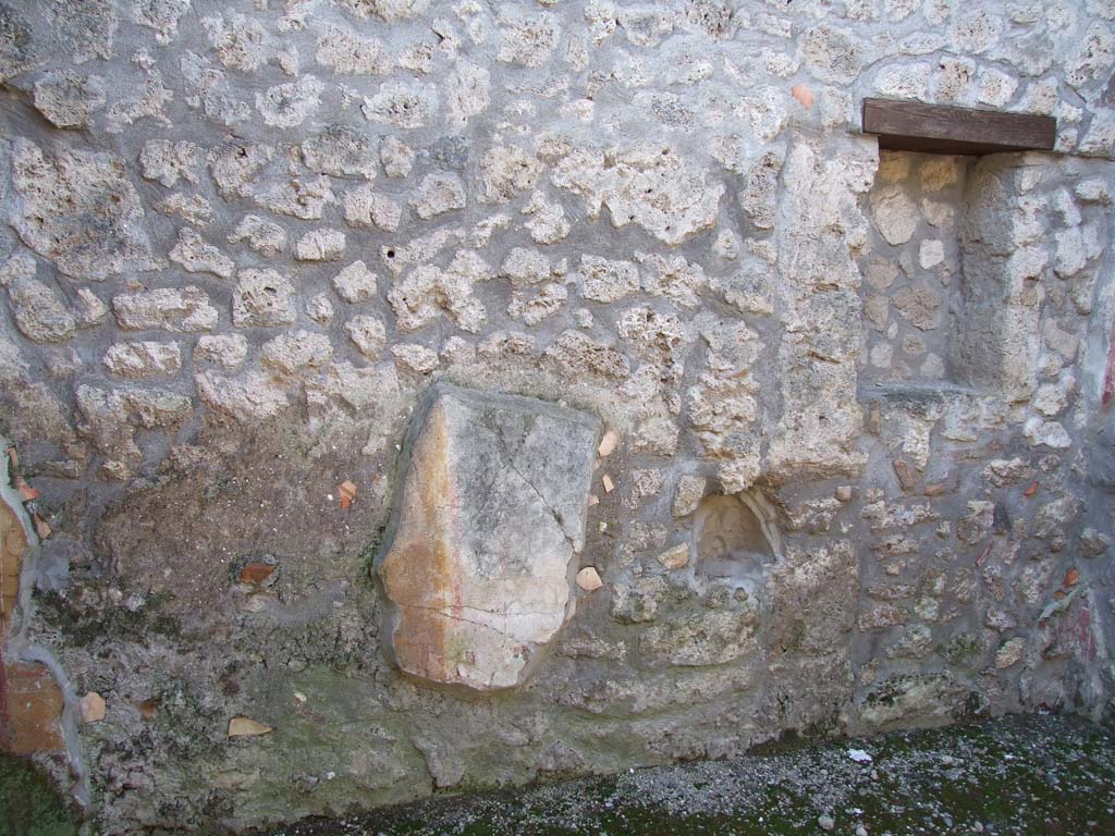 I.11.8 Pompeii. December 2006. Two niches in west wall of cubiculum to north-west of atrium.