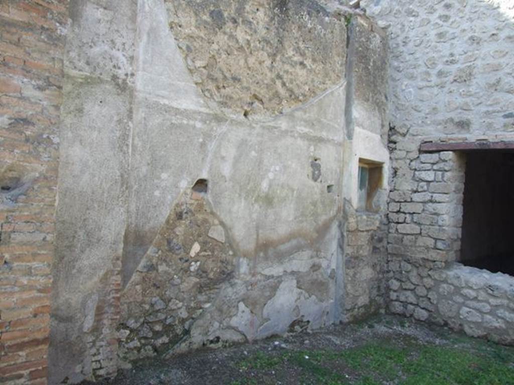 III.4.1 Pompeii. March 2009.  West wall, with niche.