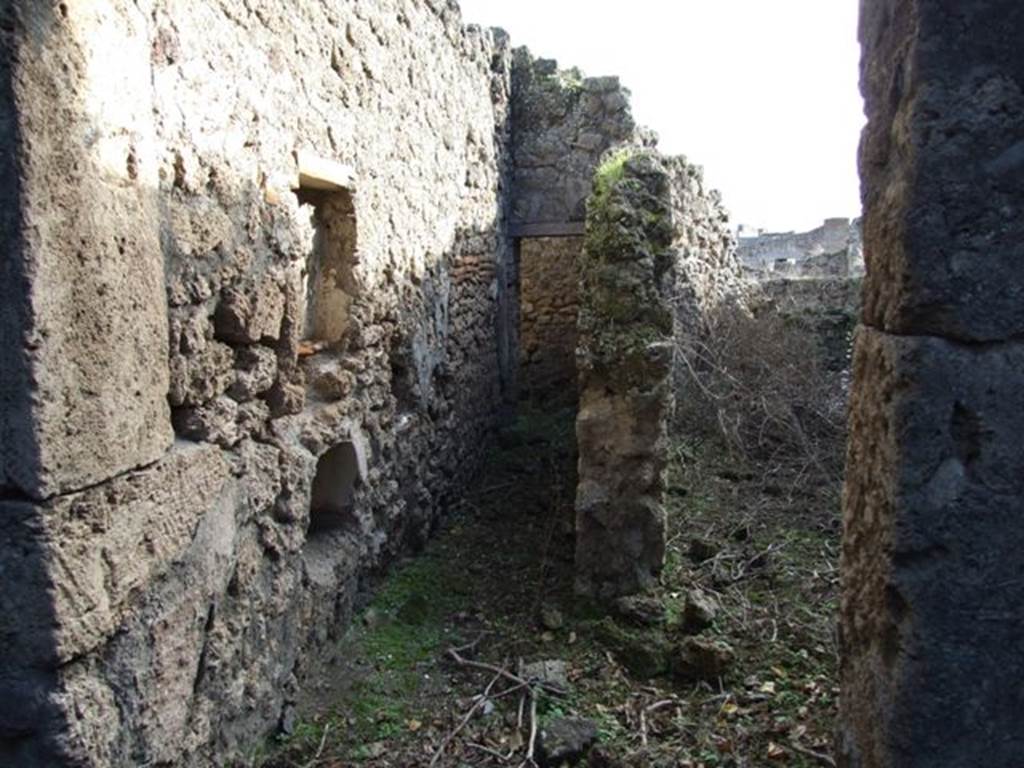 V.2.15 Pompeii. December 2007. Room 11d, corridor on left, and doorway to room 11e, on right.
Looking through doorway from south portico of peristyle.
