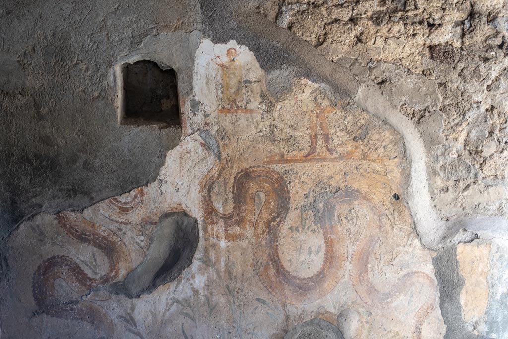 V.2.h Pompeii. October 2023. Kitchen ‘p’, detail of lararium on south wall. Photo courtesy of Johannes Eber