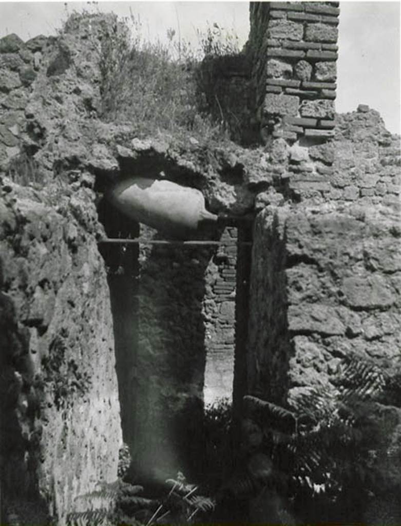 I.2.3 Pompeii. 1935 photo taken by Tatiana Warscher. Warscher described this photo as –
I.2.3 “a destra del tablino (e) sta la fauce (f), che mena al cucina ed al viridario, ove a destra è una scaletta per montare al piano superiore. L’arco della scaletta è stato allegerito per mezzo delle anfore, delle quali tre si trovano in posto”.
See Warscher T., 1935. Codex Topographicus Pompeianus: Regio I.2. (no.10), Rome: DAIR, whose copyright it remains.   
