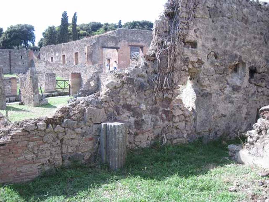 1.2.3 Pompeii. September 2010. West wall of vestibule, with remains of another tufa column. Photo courtesy of Drew Baker.
