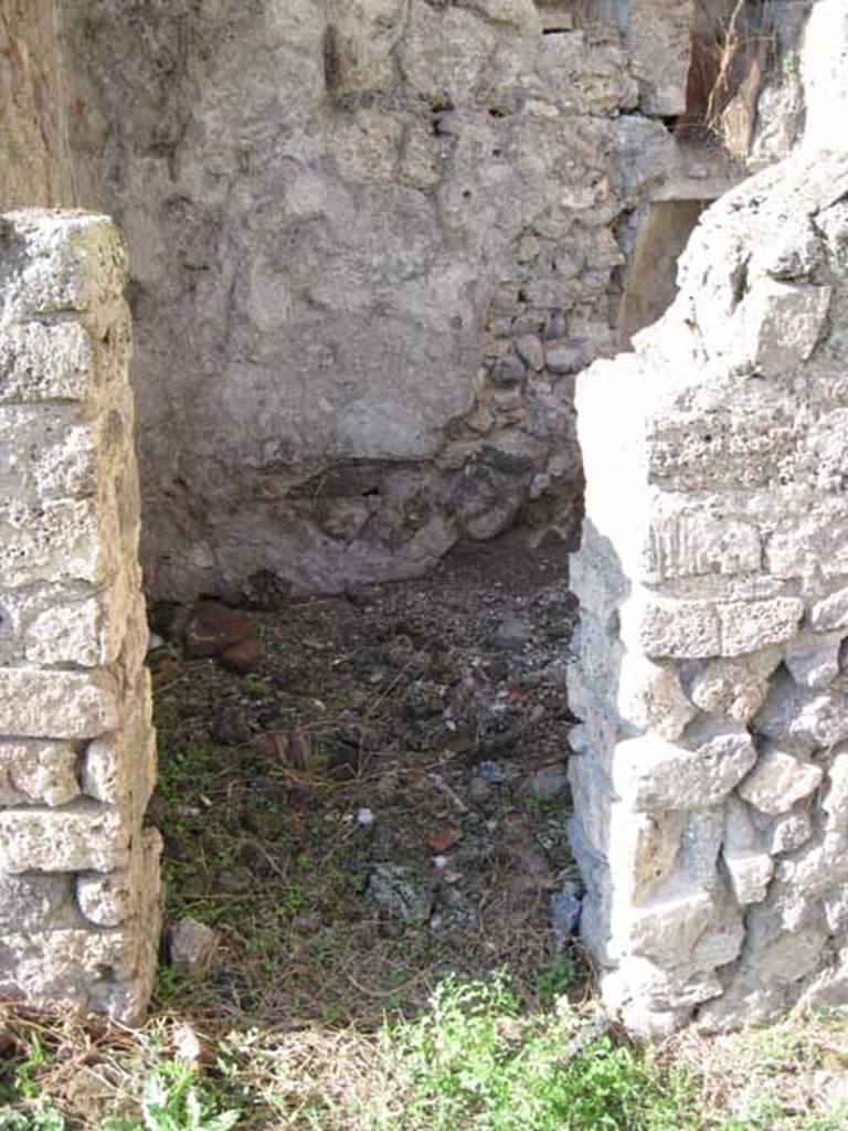 1.2.6 Pompeii. September 2010. Looking north to doorway to second small room, in north-east corner of peristyle. Photo courtesy of Drew Baker.

