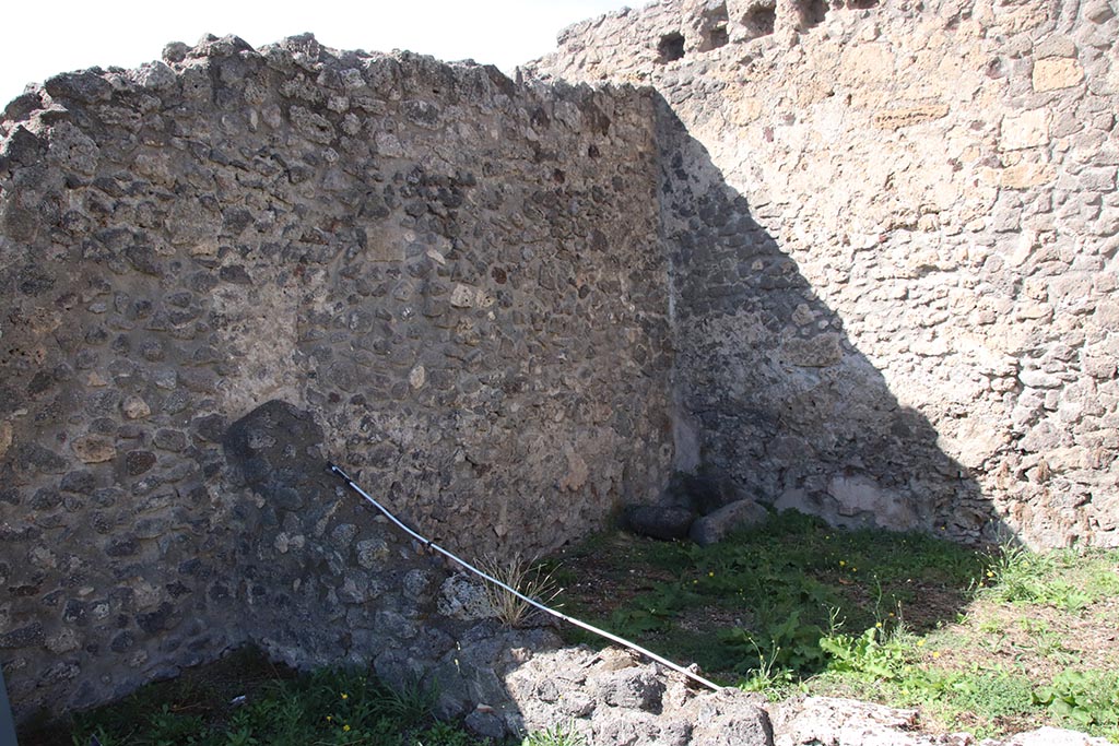 1.2.6 Pompeii. October 2024. Windowed triclinium, looking towards west wall and north-west corner. Photo courtesy of Klaus Heese.