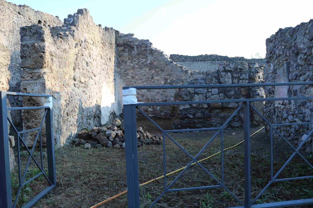 I.2.7 Pompeii. December 2018. Looking east from entrance doorway towards rear room. Photo courtesy of Aude Durand.