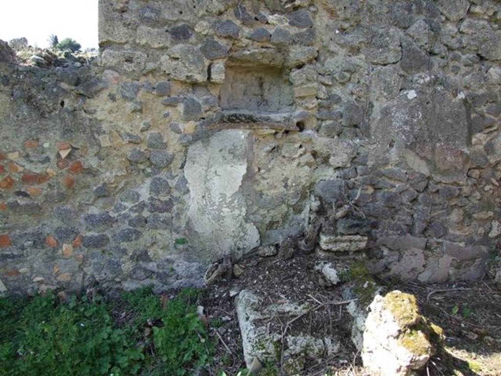 I.2.22 Pompeii.  March 2009.  Room 5. Small niche in West wall of Garden area.