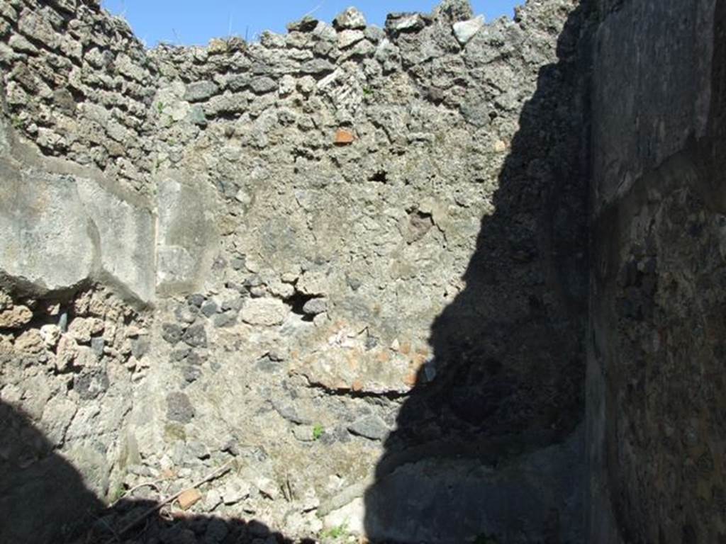 1.3.3 Pompeii.  March 2009. Cubiculum. East wall of northern middle room  on east side.