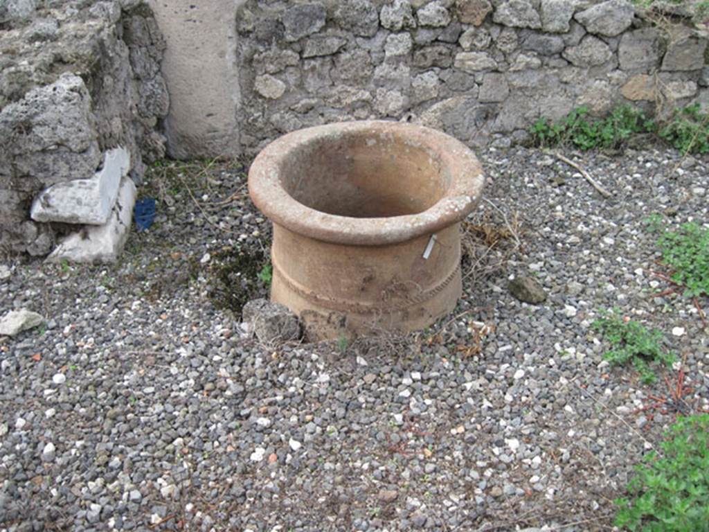 I.3.8b Pompeii. September 2010. Looking west showing detail of terracotta puteal. Photo courtesy of Drew Baker.
