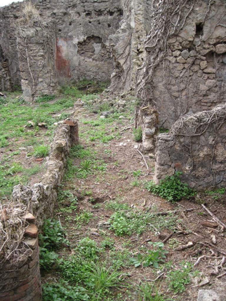 I.3.30 Pompeii. September 2010. Room 6, looking west along the north portico of the peristyle. Photo courtesy of Drew Baker.
