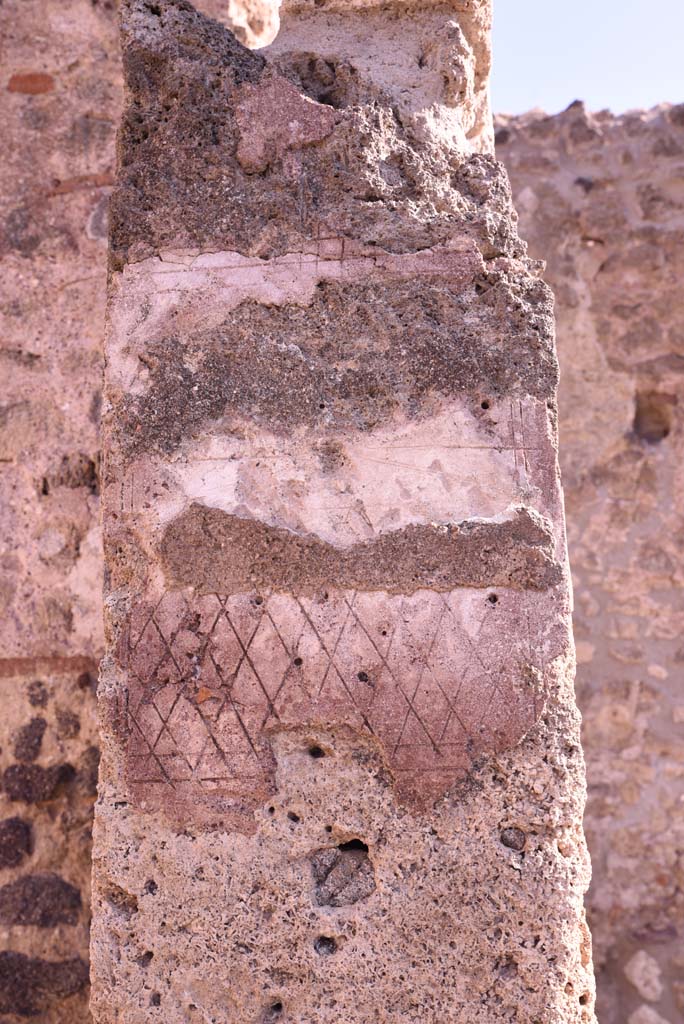 I.4.12 Pompeii. October 2019. 
Room h/area g, detail from separating doorway pilaster, looking east.
Foto Tobias Busen, ERC Grant 681269 DCOR.

