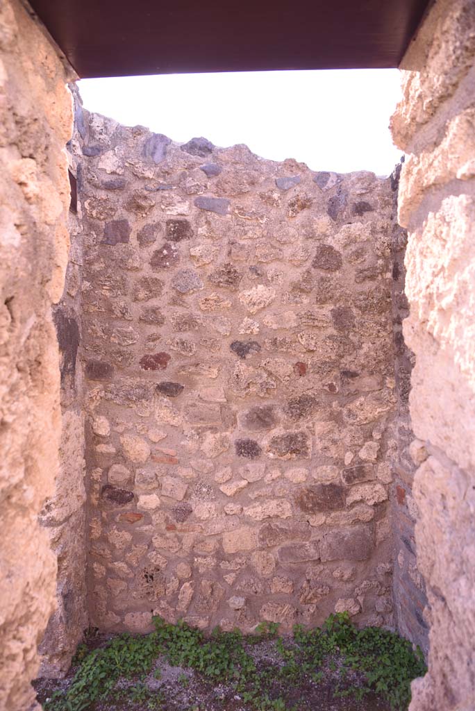 I.4.25/I.4.5 Pompeii. October 2019. 
Small room 5, looking south from entrance in south wall of entrance corridor 3. 
Foto Tobias Busen, ERC Grant 681269 DCOR.
