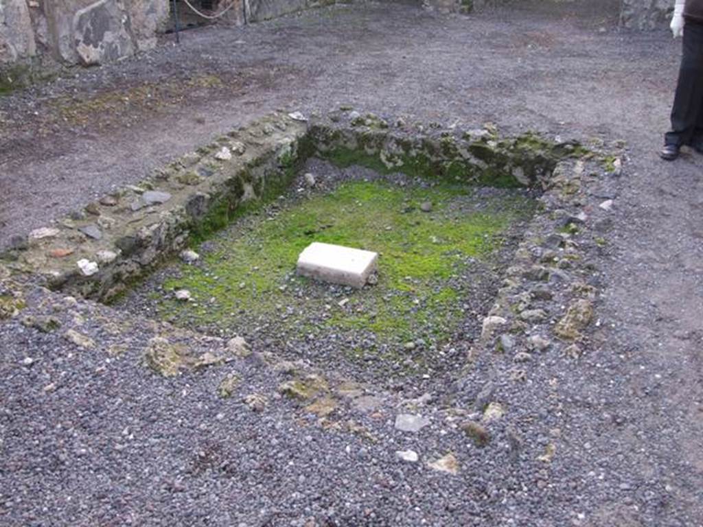 I.4.25/1.4.5 Pompeii. December 2007. Looking south-west across atrium 6 and impluvium, from outside room 11.