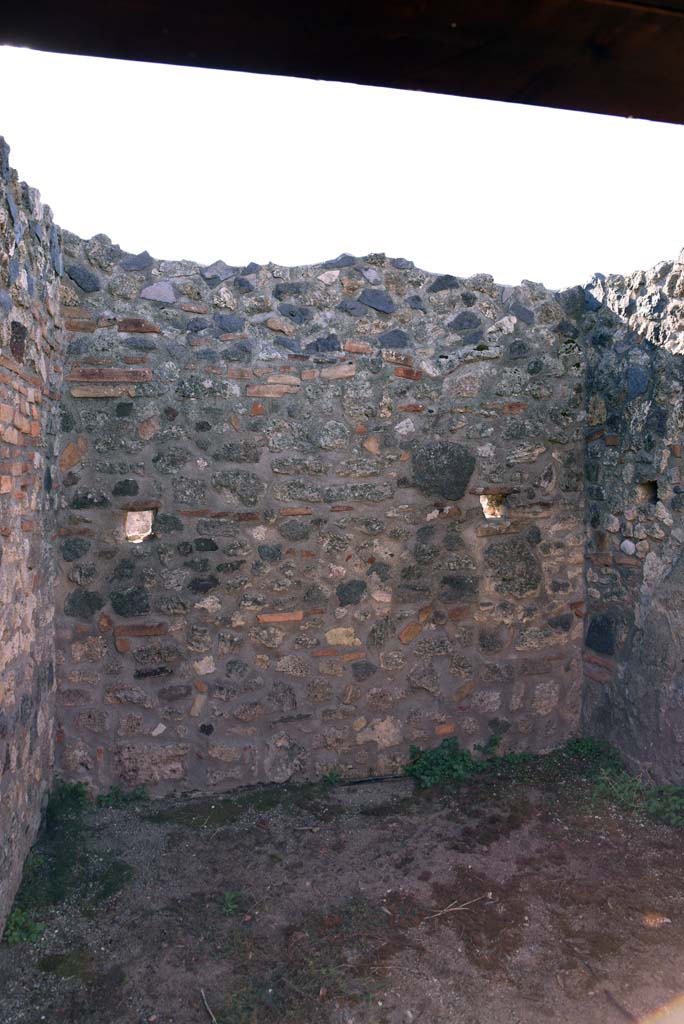 I.4.25/1.4.5 Pompeii. October 2019. Cubiculum 7, looking south from entrance doorway.
Foto Tobias Busen, ERC Grant 681269 DCOR.
