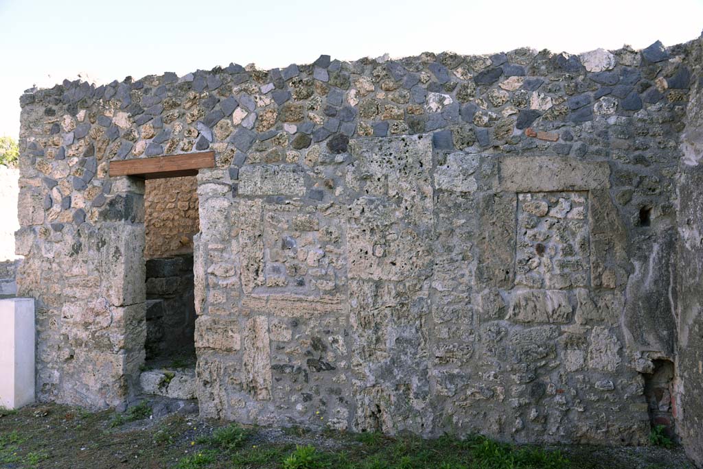 I.4.25/1.4.5 Pompeii. October 2019. South ala 12, looking towards east wall.
Foto Tobias Busen, ERC Grant 681269 DCOR.
