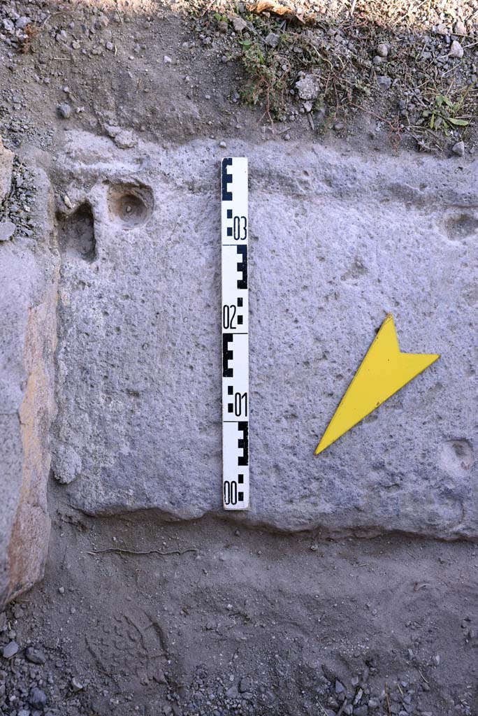 I.4.25/1.4.5 Pompeii. October 2019. Cubiculum 11, detail of doorway threshold.
Foto Tobias Busen, ERC Grant 681269 DCOR.
