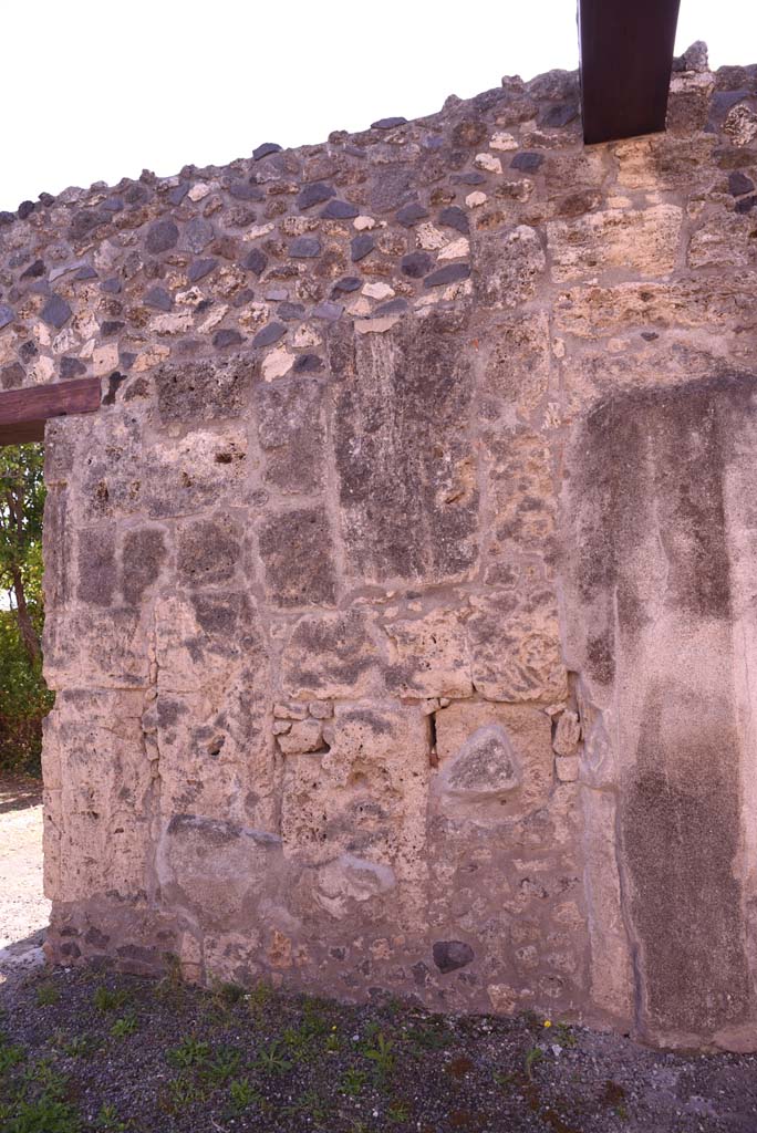 I.4.25 Pompeii. October 2019. Room 47, south wall of atrium.
Foto Tobias Busen, ERC Grant 681269 DÉCOR
