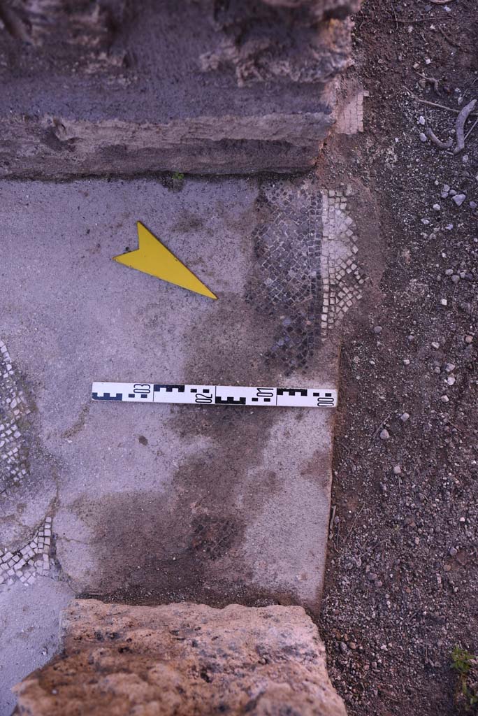 I.4.25 Pompeii. October 2019. 
Room 33, looking towards west side of doorway threshold from room 33, on right.
Foto Tobias Busen, ERC Grant 681269 DÉCOR.
