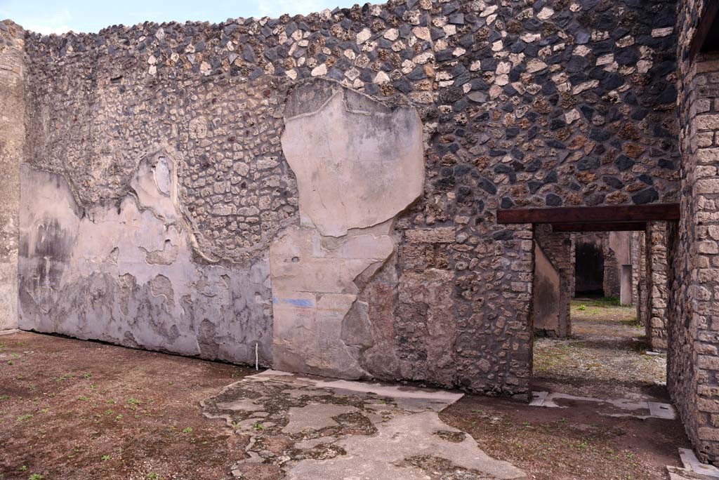 I.4.5 Pompeii. October 2019. Room 19, looking along south wall, with doorway to room 20, on right, and through to room 21.
Foto Tobias Busen, ERC Grant 681269 DÉCOR.
