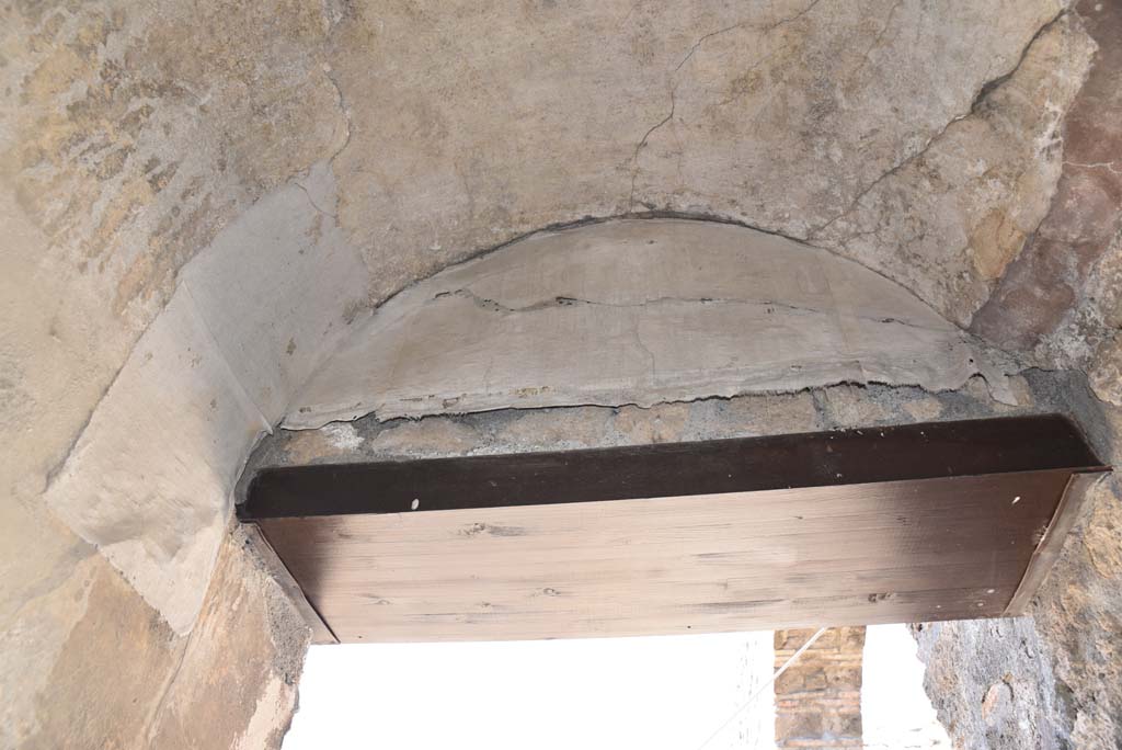 I.4.5 Pompeii. September 2020. Room 31, looking north towards vaulted ceiling in lararium/ repository.
Foto Tobias Busen, ERC Grant 681269 DCOR.
