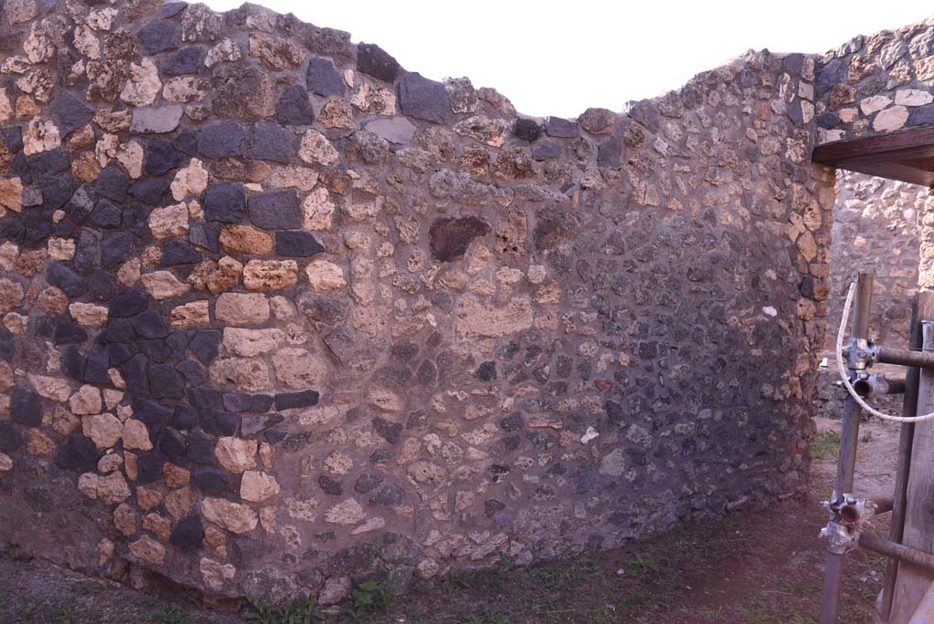 I.4.25/I.4.5 Pompeii. October 2019. Atriolo 43/corridor 13A, looking north along west wall, with doorway to kitchen area, on right.
Foto Tobias Busen, ERC Grant 681269 DCOR.


