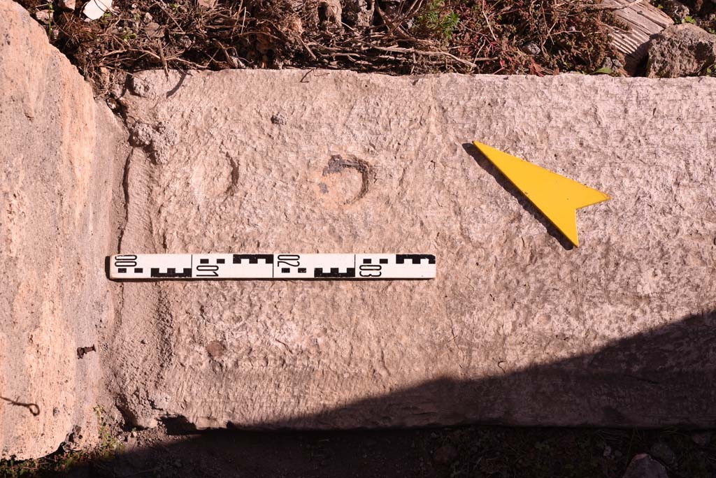 I.4.25/I.4.5 Pompeii. October 2019. Atriolo 43, detail of doorway threshold from north end.  
Foto Tobias Busen, ERC Grant 681269 DCOR.

