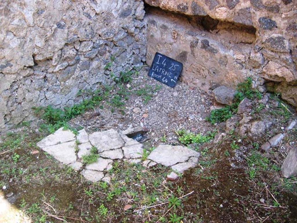 I.4.25 Pompeii. July 2008. Room 64, Latrine in north-east corner of kitchen area. Photo courtesy of Barry Hobson.

