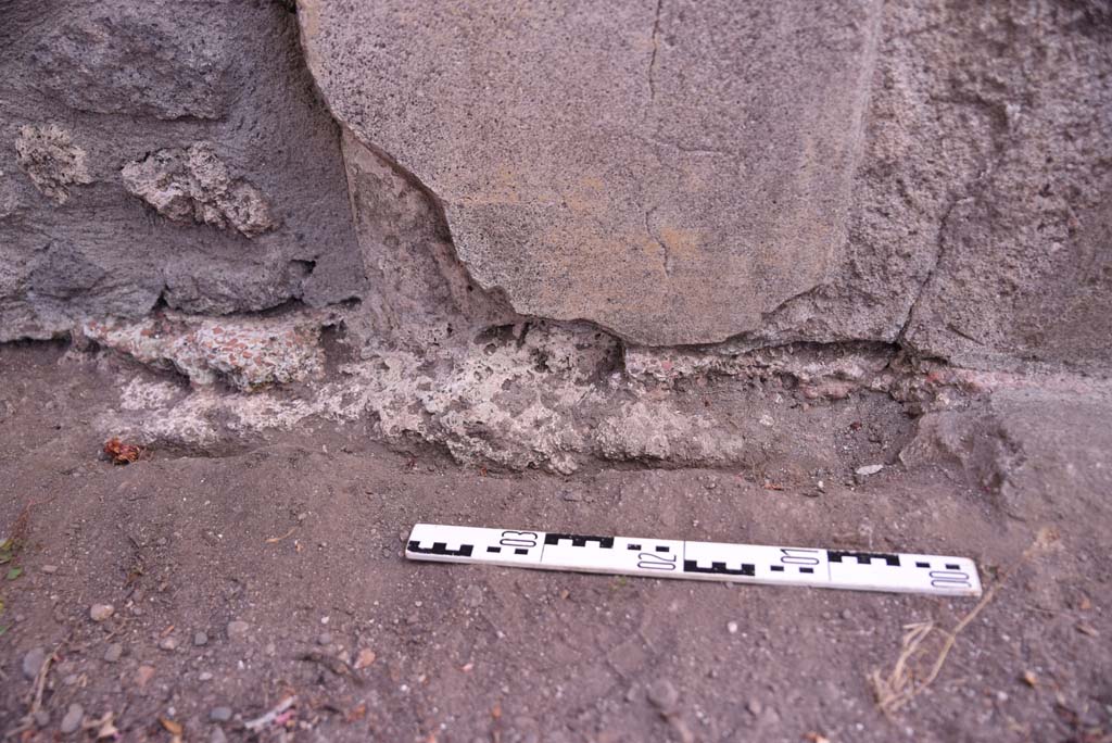 I.4.25 Pompeii. September 2020. Upper Peristyle 56, looking north to detail from south side of pilaster/wall of area in north-west corner. 
Foto Tobias Busen, ERC Grant 681269 DCOR.

