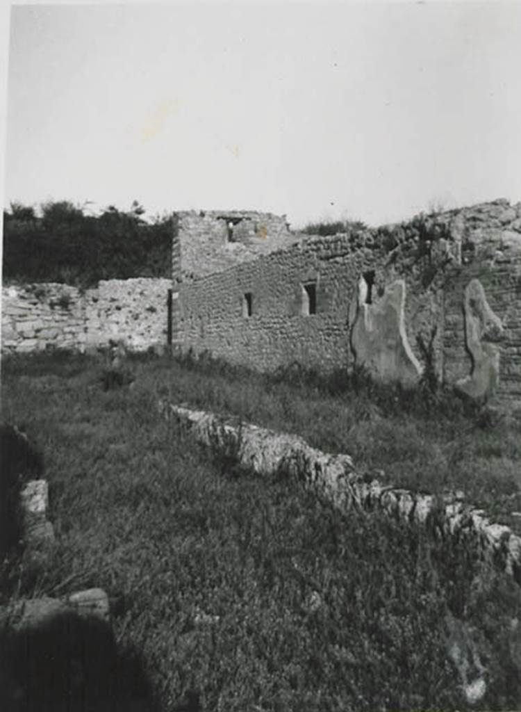 10502-warscher-codex-99-640.jpg
I.5.2 Pompeii. 1936, taken by Tatiana Warscher. Looking east along north façade on Vicolo del Conciapelle, from near entrance at I.5.2. Warscher described the roadway as Via Tertia.
See Warscher T., 1936. Codex Topographicus Pompeianus: Regio I.1, I.5. Rome: DAIR, whose copyright it remains. (no.21)

