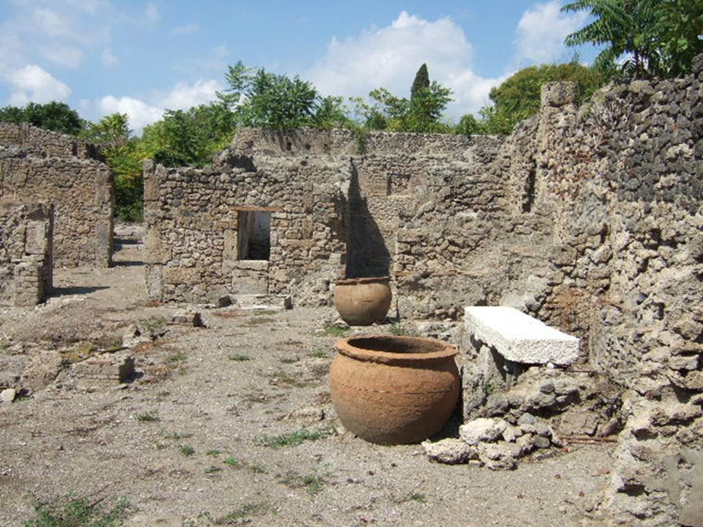 I.5.2 Pompeii. September 2005. Looking north along east portico.