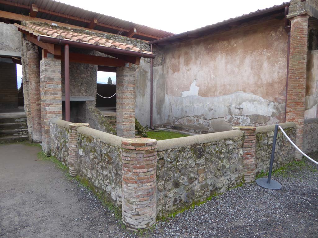 I.6.2 Pompeii. January 2017. Looking south-west across the small peristyle garden.
Foto Annette Haug, ERC Grant 681269 DÉCOR.

