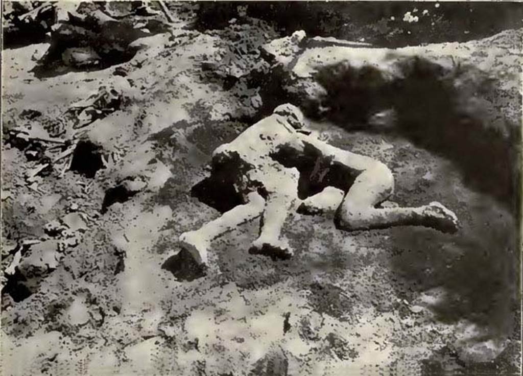 I.6.2 Pompeii. Plaster cast of two victims, found in the garden, between 2nd and 21st July 1914.
The casts were formed “with the long and patient work of two valued workmen, Umberto Borelli and Armando Mancini”.
See Notizie degli Scavi di Antichità, 1914, Vol XI, p.261. (Fig.5)
