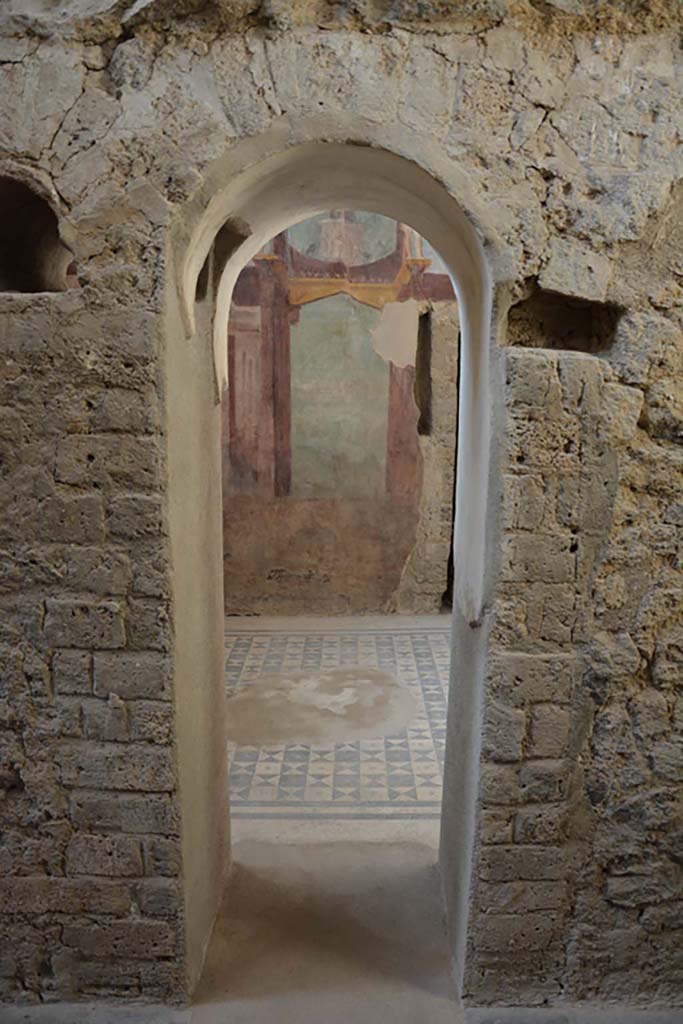I.6.2 Pompeii. September 2019. Looking north through arched doorway into frigidarium.
Foto Annette Haug, ERC Grant 681269 DÉCOR.
