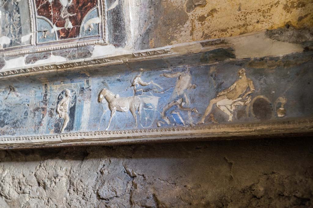 I.6.4 Pompeii. December 2021. Room 16, detail of frieze from west wall of sacellum. Photo courtesy of Johannes Eber.