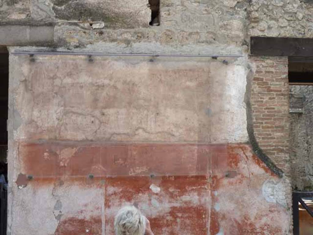 I.6.7 Pompeii. May 2010. Painted graffiti on west (right) side of entrance doorway.  According to Varone and Stefani, on the west side of the entrance were many painted electoral recommendations:
CIL IV 7164, 7165, 7168, 7172, 7166, 7167, 7169, 7173 and 7171. 
The only part still visible is a small portion of CIL IV 7166 on the upper right. See Varone, A. and Stefani, G., 2009. Titulorum Pictorum Pompeianorum, Rome: L’erma di Bretschneider, (pp.57-62)
According to Epigraphik-Datenbank Clauss/Slaby (See www.manfredclauss.de) these would have read as –

Holconium  Priscum  II vir(um)  fullones  universi  rog(ant)     CIL IV 7164
(translated by Cooley as: The fullers all ask for Holconius Priscus as duumvir.
See Cooley, A. and M.G.L., 2004. Pompeii : A Sourcebook. London : Routledge. (p117, F20, CIL 7164)

A(ulum)  Vettium  Felicem
aed(ilem)  o(ro)  v(os)  f(aciatis)     CIL IV 7165

L(ucium)  Popidium  L(uci)  f(ilium)  Ampliatum  aed(ilem)  o(ro)  v(os)  f(aciatis)     CIL IV 7168

Popidium  Secundum
aed(ilem)  Stephanus rog(at)    CIL IV 7172

L(ucium)  Popidium  Secundum  aed(ilem)  o(ro)  v(os)  f(aciatis)    CIL IV 7166

C(aium)  Iulium  Polybium  II vir(um)  i(ure)  d(icundo)  Spec(u)la     CIL IV 7167

Nonium  aed(ilem)    CIL IV 7169

C(aium)  Calventium  Sittium  Magnum  II vir(um)  i(ure)  d(icundo)  o(ro)  v(os)  f(aciatis)    CIL IV 7173

Veiento[nem    CIL IV 7171


