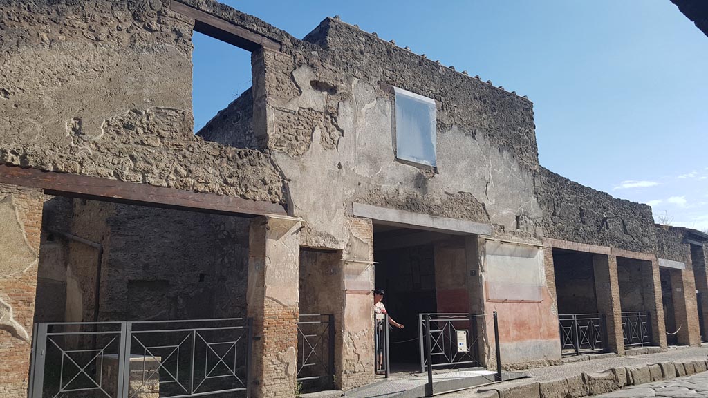 I.6.7 Pompeii, August 2023. 
South side of Via dell’Abbondanza with entrance doorway in centre. Photo courtesy of Maribel Velasco.


