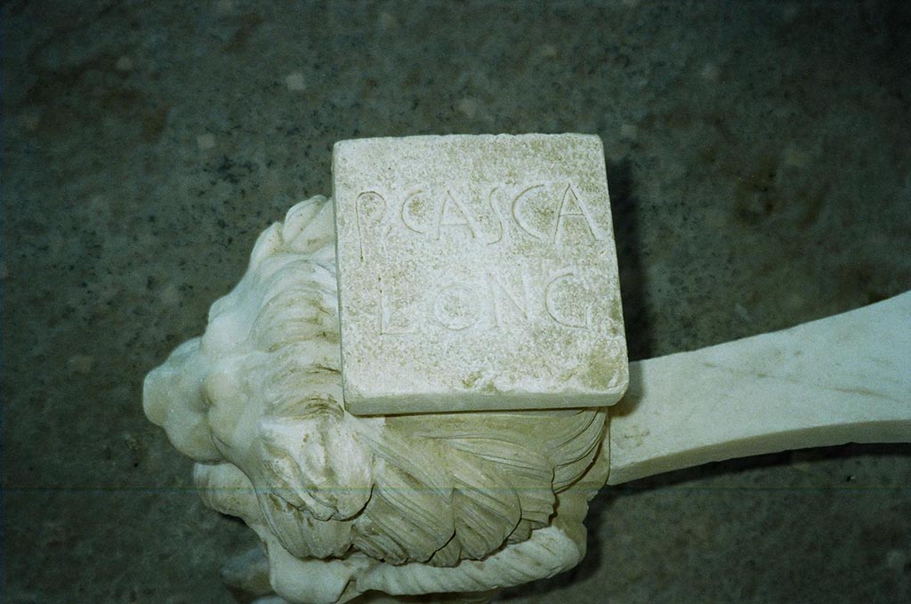 I.6.11 Pompeii. June 2010. On top of the first table leg is P(VBLIVS) CASCA LONG(INVS). See Della Corte, M., 1965.  Case ed Abitanti di Pompei. Napoli: Fausto Fiorentino. (p. 285). Photo courtesy of Rick Bauer.

