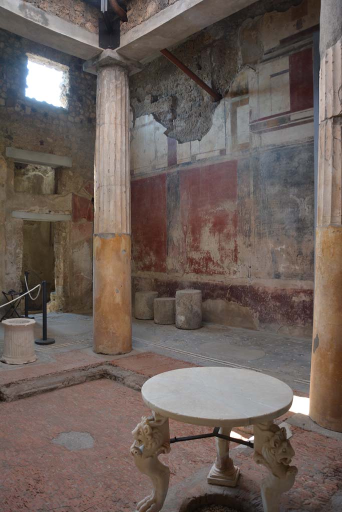 I.6.15 Pompeii. March 2019. 
Room 4, looking towards south-west corner of atrium and doorway to room 2.
Foto Annette Haug, ERC Grant 681269 DÉCOR


