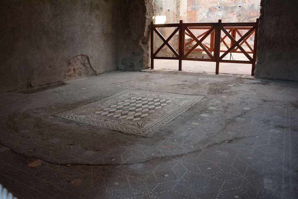 I.6.15 Pompeii. March 2019. Room 6, looking north across flooring from south-east corner.
Foto Annette Haug, ERC Grant 681269 DÉCOR
