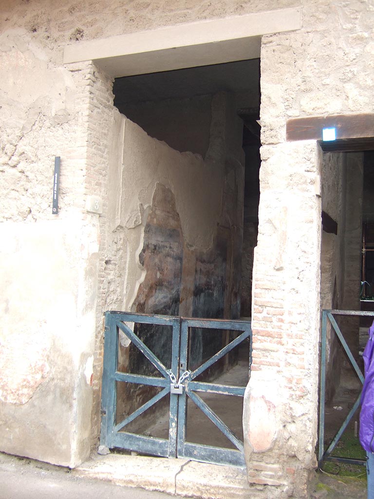 I.7.3 Pompeii. December 2005. Entrance doorway.
See Notizie degli Scavi di Antichità, 1927, (p. 7-15).
