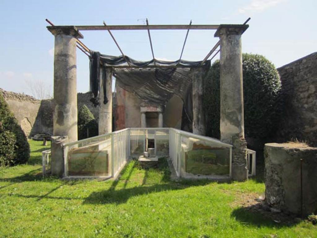 I.7.12 Pompeii. March 2012. Looking south across garden area.  Photo courtesy of Marina Fuxa.
