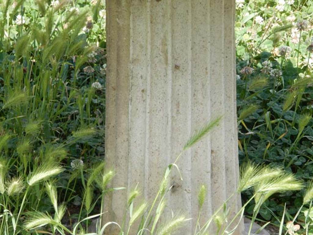 I.7.12 Pompeii. May 2017. Detail of leg support of table. Photo courtesy of Buzz Ferebee.