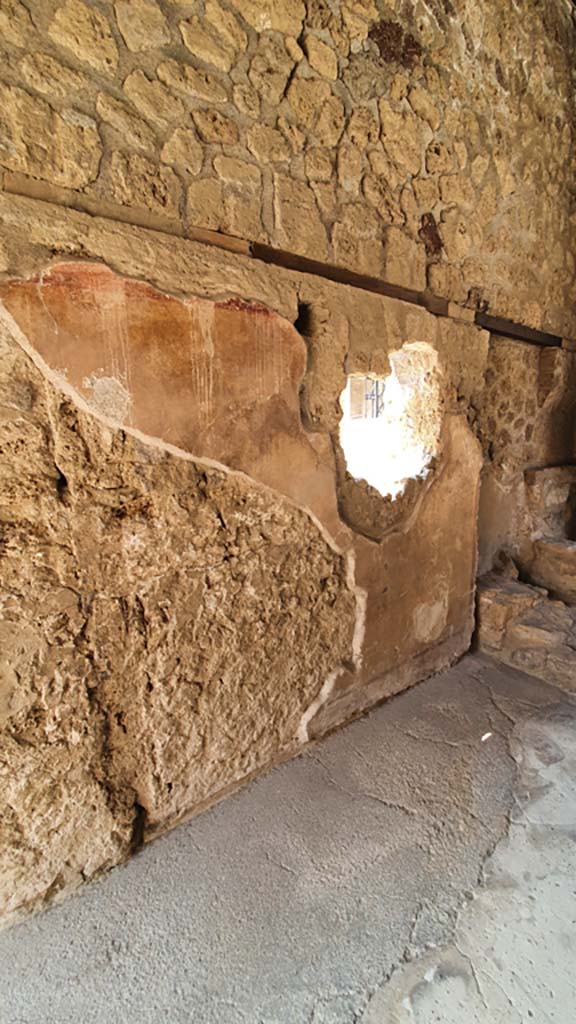 I.8.8 Pompeii. July 2021. Looking north along west wall of bar-room.
Foto Annette Haug, ERC Grant 681269 DÉCOR.
