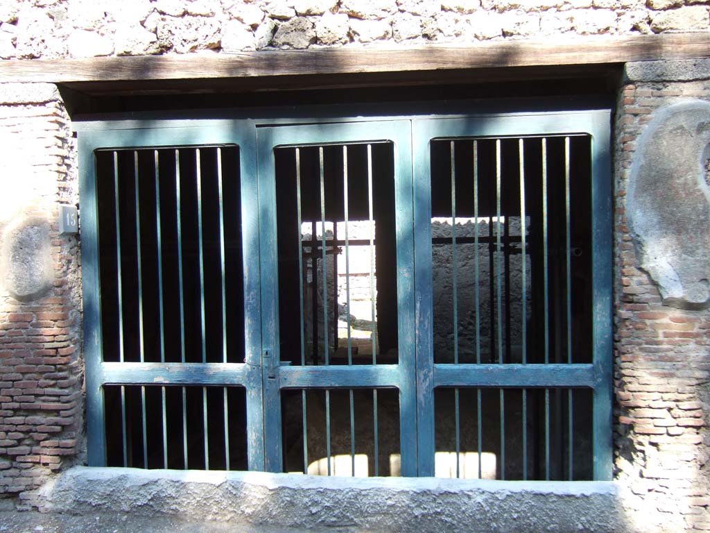 I.8.15 Pompeii. September 2005. Entrance doorway on Via di Castricio.  