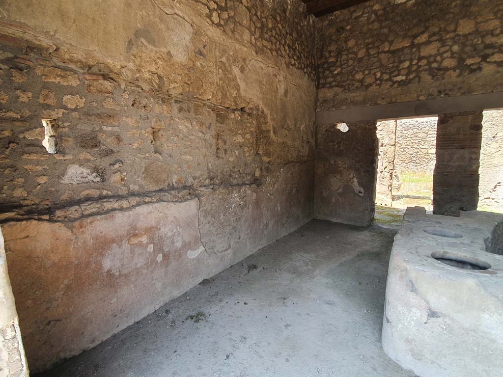 I.8.15 Pompeii. July 2021. Looking towards west wall from entrance doorway.
Foto Annette Haug, ERC Grant 681269 DÉCOR.
