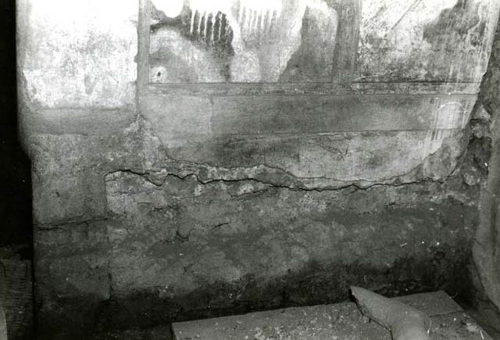 I.8.17 Pompeii. 1968. Room 15. Casa dei Quattro Stili, NW of atrium, left W wall, showing where bed was.  Photo courtesy of Anne Laidlaw.
American Academy in Rome, Photographic Archive. Laidlaw collection _P_68_14_33. 
