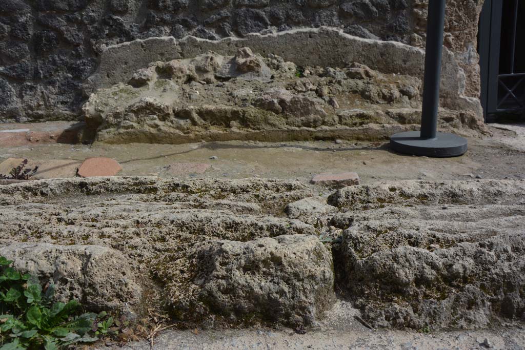 I.8.17 Pompeii. March 2019. Looking north to entrance doorway.
Foto Taylor Lauritsen, ERC Grant 681269 DÉCOR.
