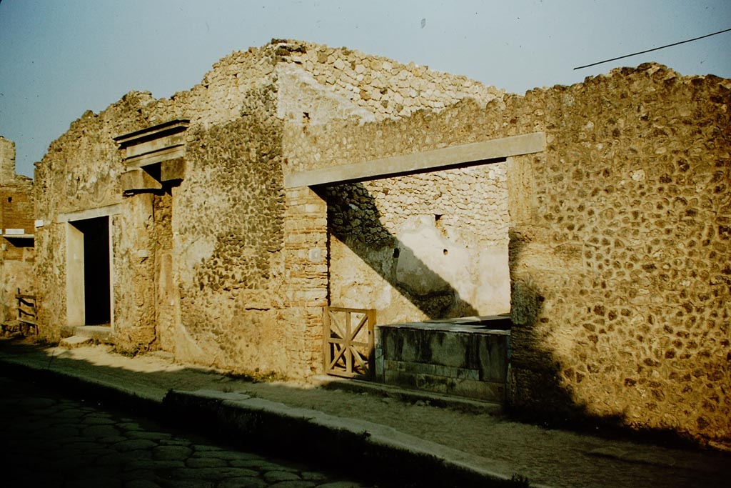 I.9.4 Pompeii (and I.9.5 and 6 on left). 1957. 
Looking along south side of Via dell’Abbondanza, from west. Photo by Stanley A. Jashemski.
Source: The Wilhelmina and Stanley A. Jashemski archive in the University of Maryland Library, Special Collections (See collection page) and made available under the Creative Commons Attribution-Non-Commercial License v.4. See Licence and use details.
J57f0257
