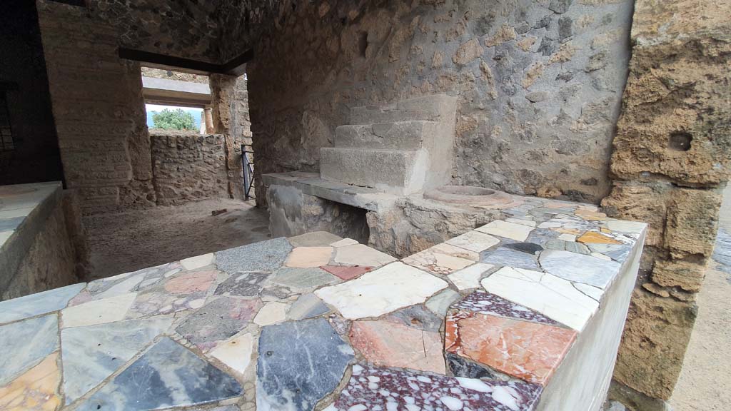 I.9.4 Pompeii. July 2021. Looking south across marble topped counter towards south-west corner of bar-room.
Foto Annette Haug, ERC Grant 681269 DÉCOR.

