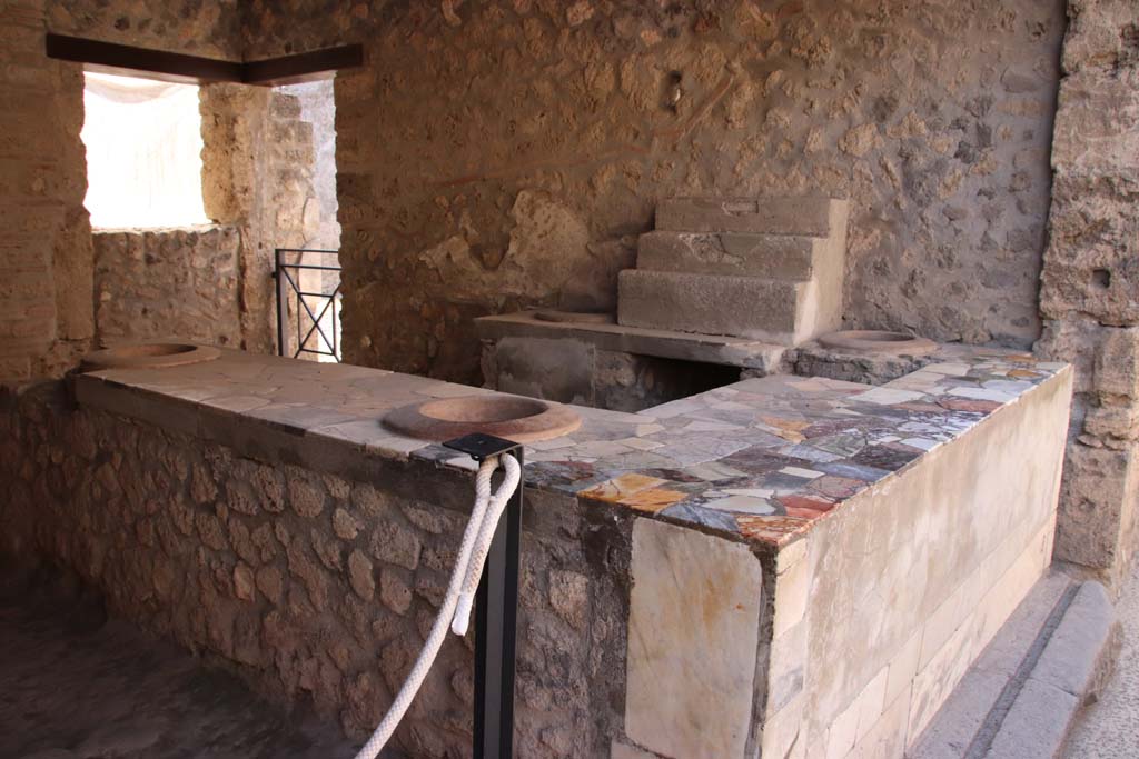 I.9.4 Pompeii. September 2019. Looking south-west across podium/counter. Photo courtesy of Klaus Heese.