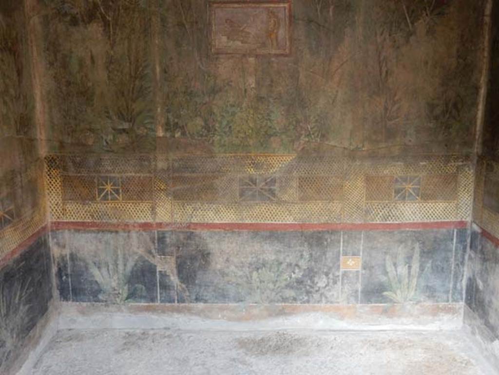 I.9.5 Pompeii. December 2018. 
Room 5, cubiculum, looking east along south wall towards south-east corner. 
Photo courtesy of Aude Durand.

